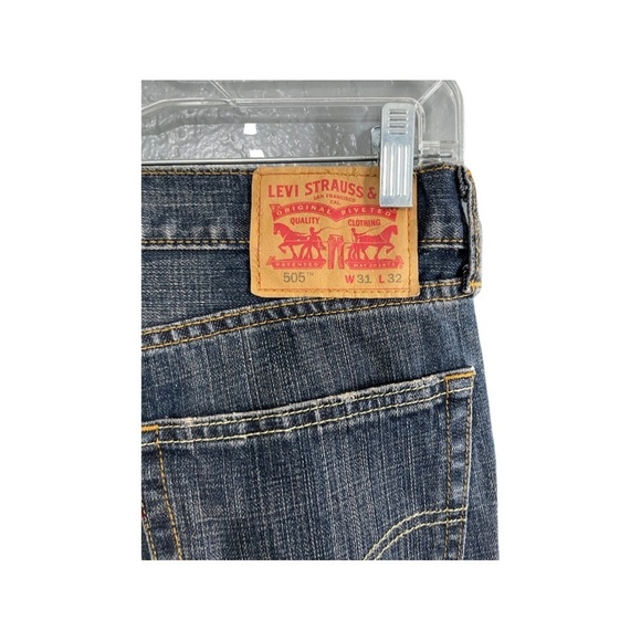Levi’s 505 Mens dark wash jeans size 31 X 32. 5 pocket with waist whiskering. - Picture 4 of 9
